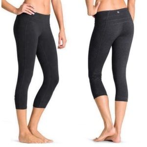 Athleta Balance Ruched Hem Capri Black Crop Leggings Size Medium